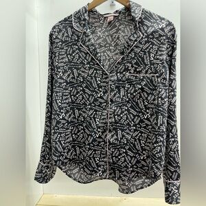 Victoria's Secret Black and Pink Script Pajama Top